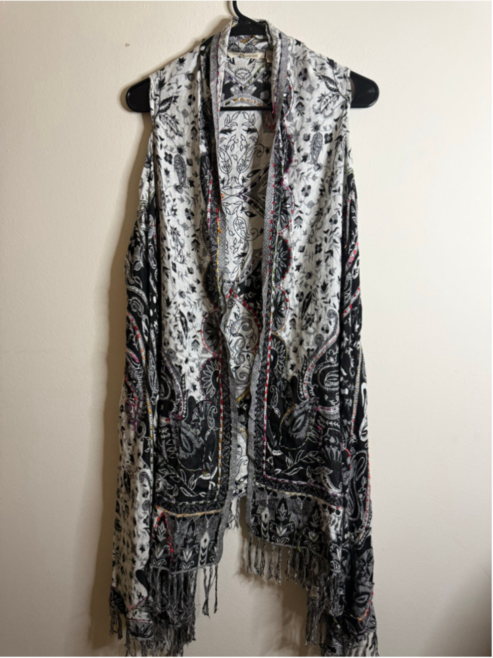 Women's Soft Surroundings Black & White Paisley Fringe Wrap cardigan One Size